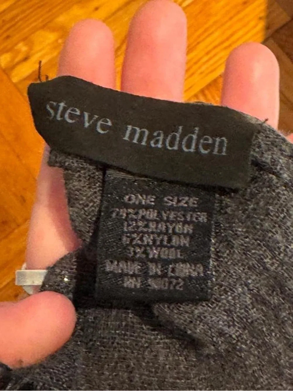 Steve Madden gray & black abstract patterned scarf
